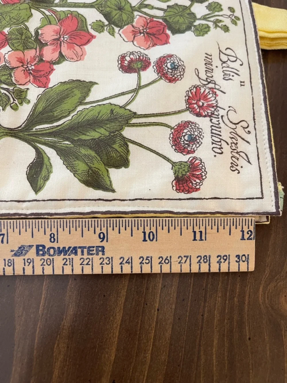 Vintage Botanical 1970s fabric potholders/Hot‎ pads set of 2 Grand Millenial